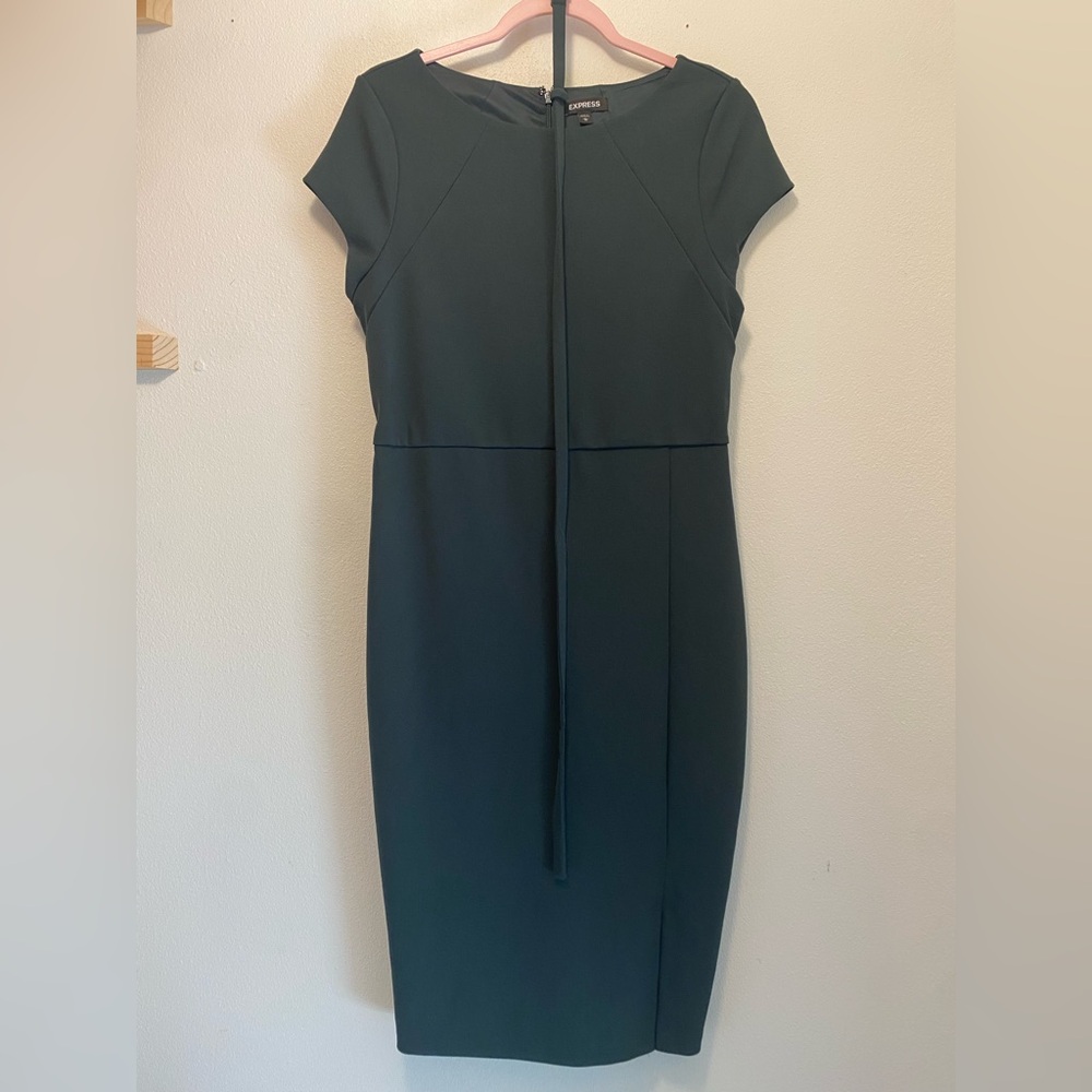 Hunter Green mad men style express dress size medium fully lined with belt